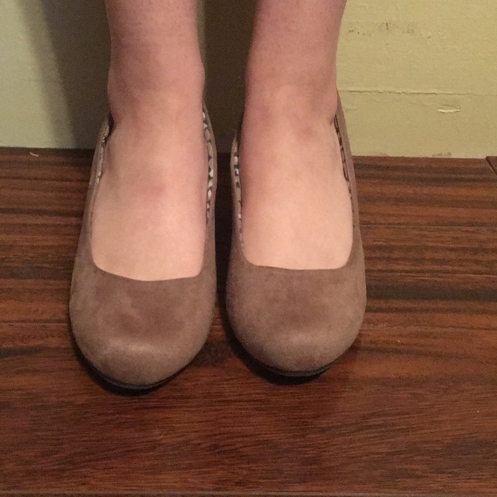 Dexflex tan wedges